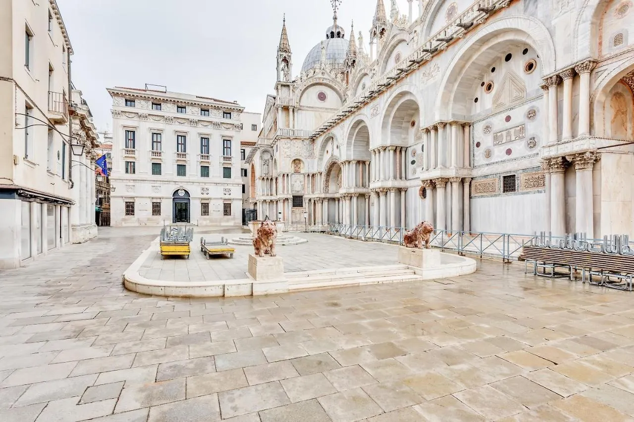Apartment Ferienwohnung Ca Lu Vintage Flat Con Vista Su San Marco! Venedig